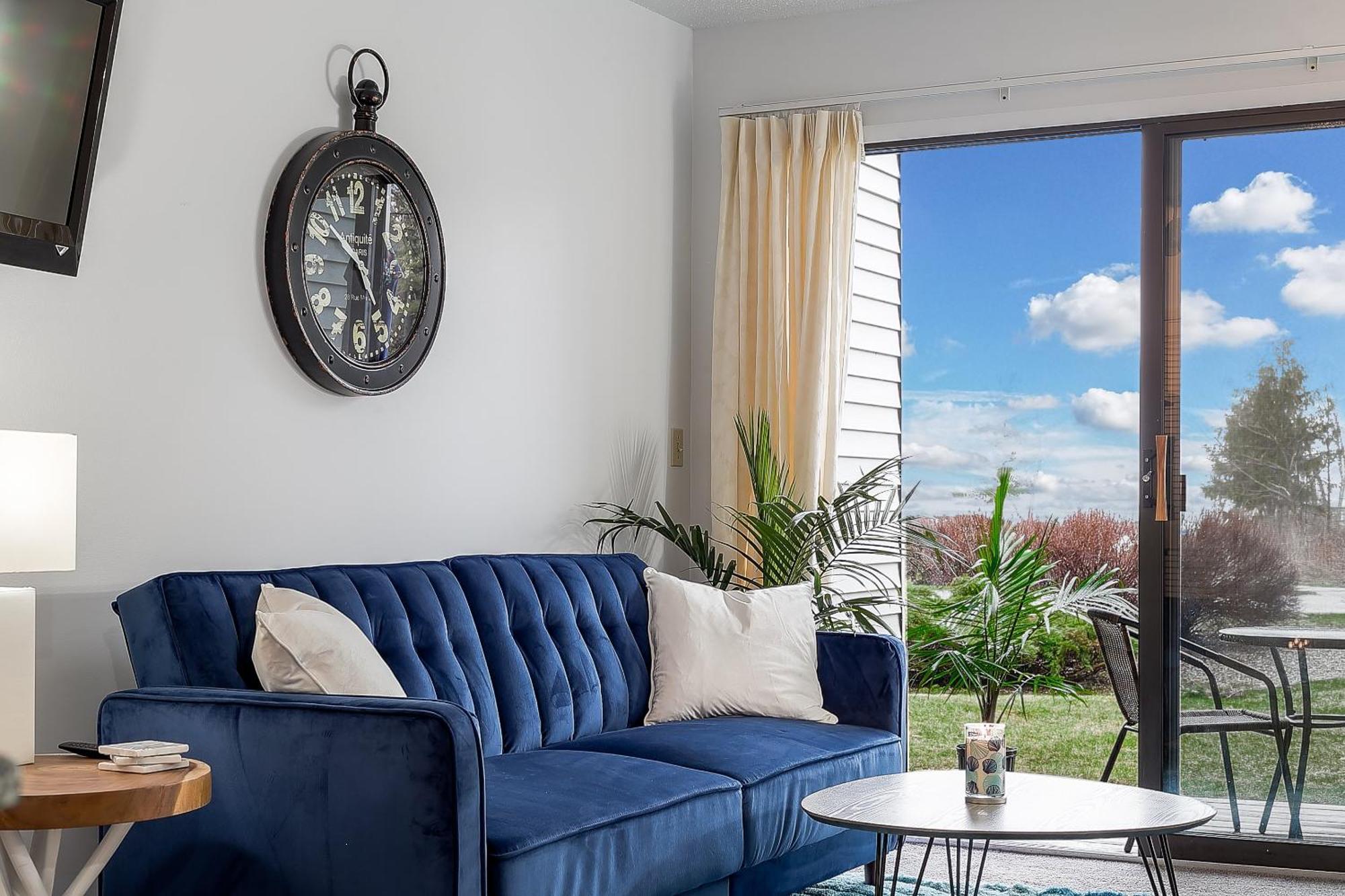 Beautiful Lake View Studio Condo At The Shores Traverse City Extérieur photo